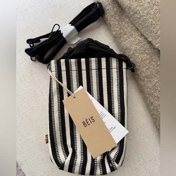 Beis Water Bottle Crossbody - Picture 6 of 9